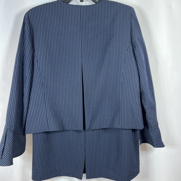 NWOT Tahari Arthur Levine Blue Pinstripe Skirt & Jacket Business Suit Size 8 - Picture 4 of 16